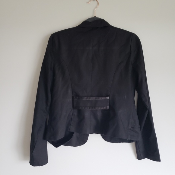 Blazer - Picture 2 of 4